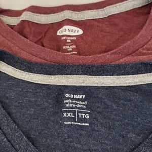 Set Of 2-Old Navy Men's Short Sleeve Tees - Blue and Burgundy, Size XXL